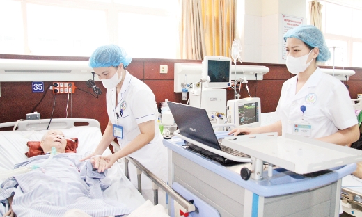 Khơi dậy y đức, khát vọng cống hiến, nâng chất lượng khám chữa bệnh
